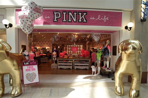 victoria's secret pink store.